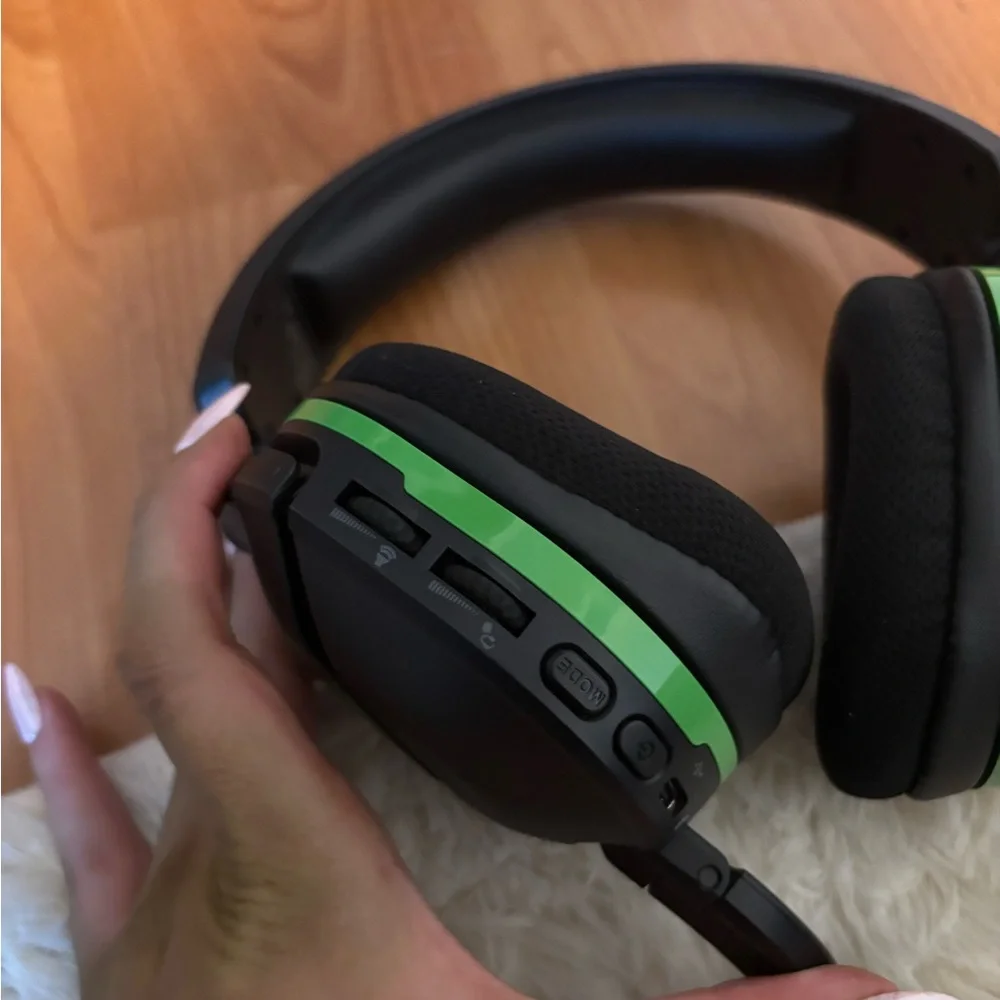 Black and Green Gaming Headset with Comfort Ear Cushions
